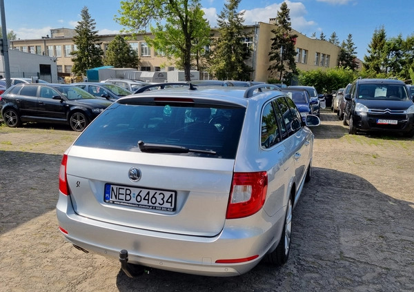 Skoda Superb cena 35600 przebieg: 239700, rok produkcji 2012 z Ostrów Lubelski małe 562